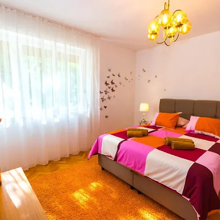 Cozy 2 Bedroom 15 Min Walk From Center And *