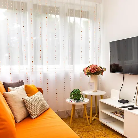 Cozy 2 Bedroom 15 Min Walk From Center And Split