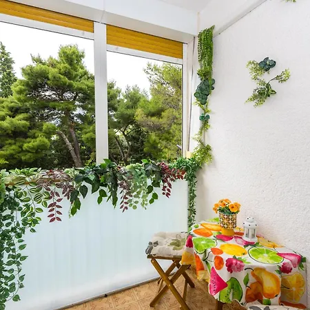 Cozy 2 Bedroom 15 Min Walk From Center And * 斯普利特