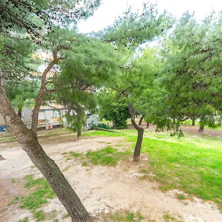 Cozy 2 Bedroom 15 Min Walk From Center And Apartment Split