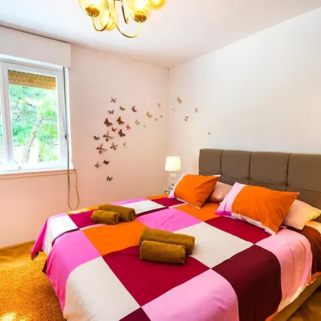 Cozy 2 Bedroom 15 Min Walk From Center And