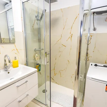 Apartman Cozy 2 Bedroom 15 Min Walk From Center And *