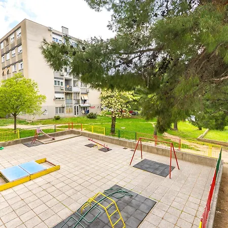 Apartman Cozy 2 Bedroom 15 Min Walk From Center And